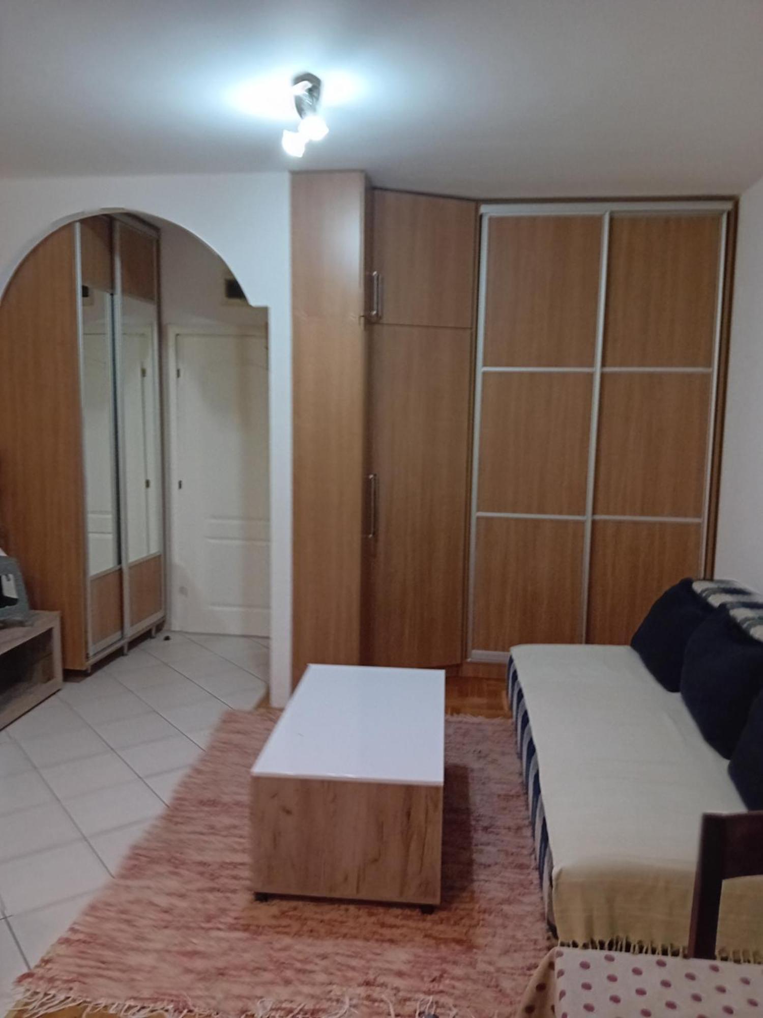 Apartman,,siv,, Prijevor *